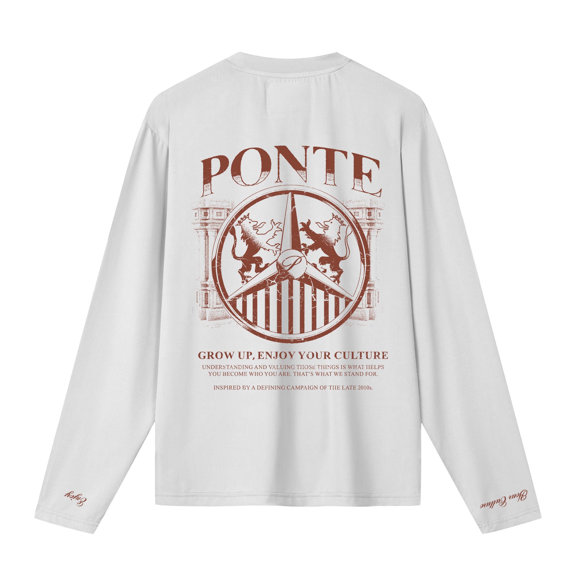Camiseta manga larga Our Culture blanca, vista trasera con gran estampado PONTE terracota y leones