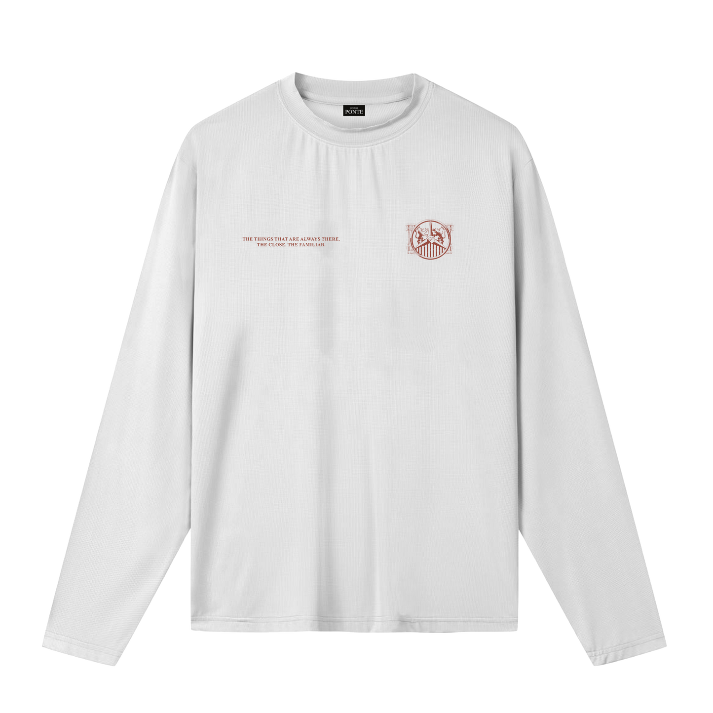 Camiseta manga larga Our Culture blanca, vista frontal con texto y escudo terracota sobre el pecho