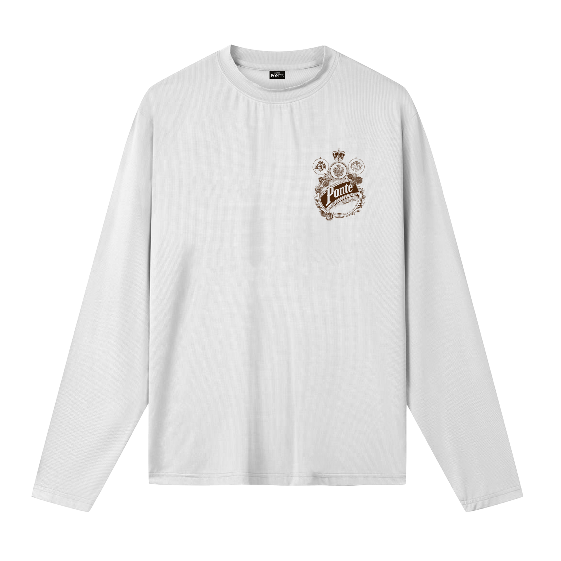 Camiseta manga larga Our Heritage blanca vista frontal con pequeño escudo Ponte marrón en el pecho